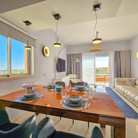 Daire Sea-stretch Viewing Superking Flat By Bentobox