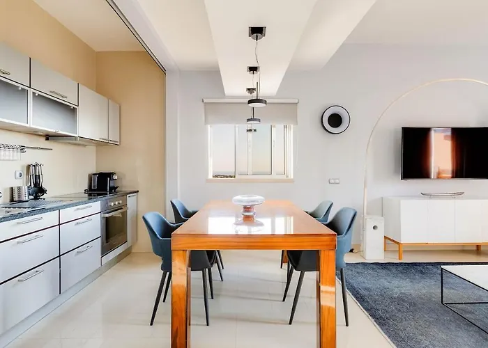 Sea-stretch Viewing Superking Flat By Bentobox Albufeira