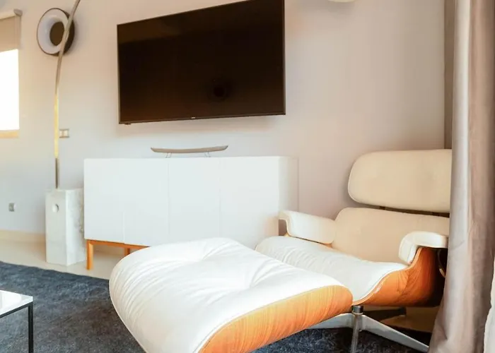 Sea-stretch Viewing Superking Flat By Bentobox Albufeira