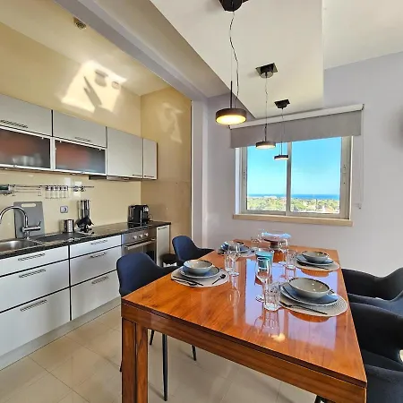 Апартаменты Sea-stretch Viewing Superking Flat By Bentobox *